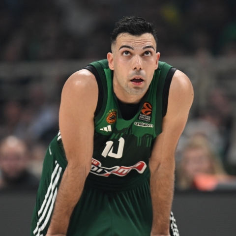 Παίχτης μπάσκετ στα πράσινα - Σλούκας