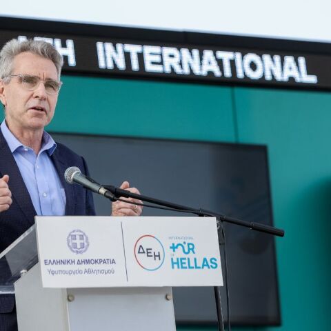 «Ύμνοι» Πάιατ για την Ελλάδα και την ΔΕΗ 