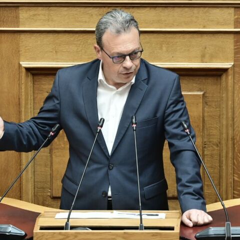 Φάμελλος: Άνοιξε μέτωπο με την κυβέρνηση για την οικονομία