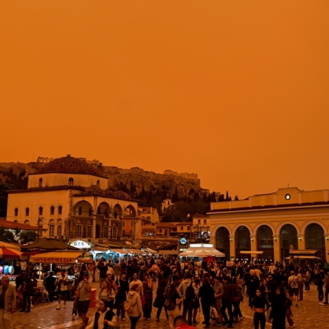 Το πορτοκαλί πέπλο που σκέπασε τον αττικό ουρανό