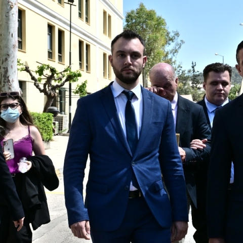 Ελεύθερος ο Κ. Φλώρος μετά τον ξυλοδαρμό στη Βουλή - Ο όρος που του επεβλήθη