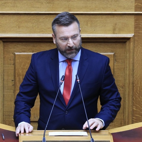 Ο Βασίλης Γραμμένος στο έδρανο της Βουλής