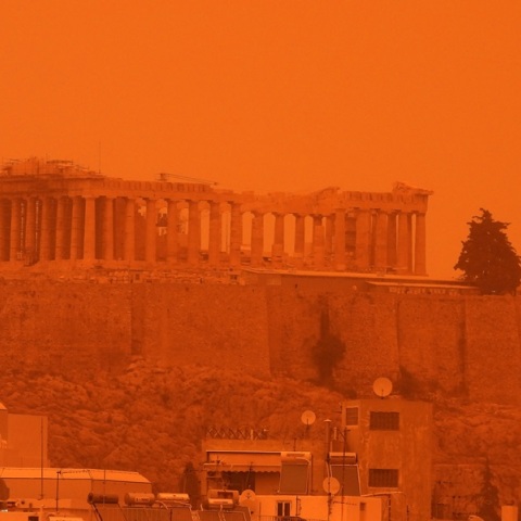 Η Ακρόπολη σκεπασμένη από την αφρικανική σκόνη 