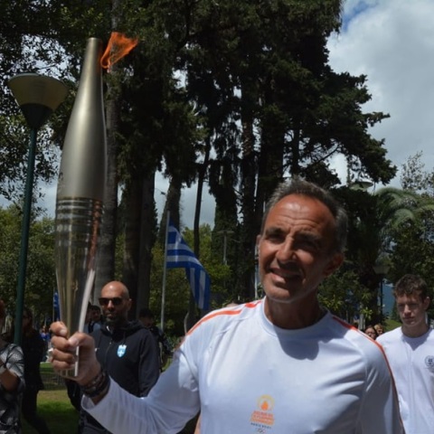 Ο Νίκος Αλιάγας ως λαμπαδηδρόμος της Ολυμπιακής Φλόγας
