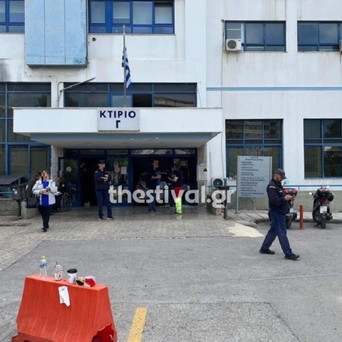 Θεσσαλονίκη: ΙΧ έπεσε στην τζαμαρία εισόδου του Ιπποκρατείου νοσοκομείου