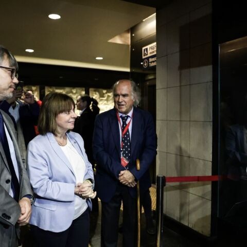 Σακελλαροπούλου: Αποκαλυπτήρια αγάλματος στο μετρό του Σαντιάγο «Grecia»