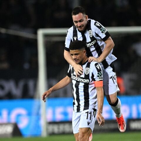 Τούμπα - Ζωντανός για τον τίτλο ο ΠΑΟΚ, 3-2 την ΑΕΚ με απίθανη ανατροπή