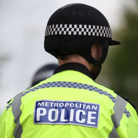 Άνδρας με σπαθί επιτέθηκε κατά περαστικών - Νεκρός 13χρονος