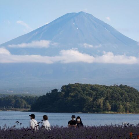 Οι Ιάπωνες φτιάχνουν φράχτη για να μπλοκάρουν την θέα στο βουνό Φούτζι λόγω υπερτουρισμού