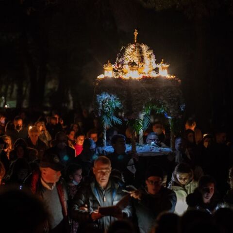 Περιφορά επιταφίου στον Διόνυσο Αττικής