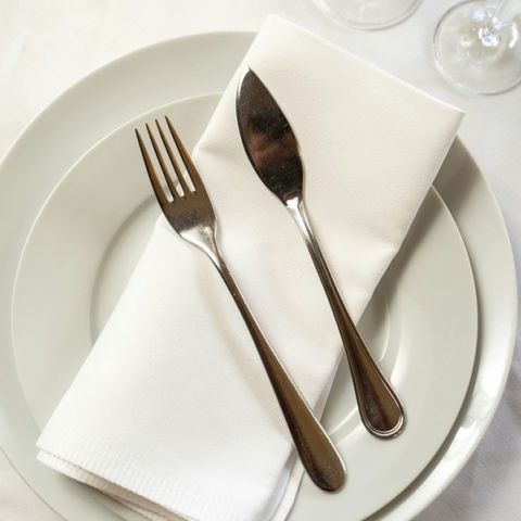 Τα δομικά στοιχεία ενός τραπεζιού, ένα σετ μαχαιροπίρουνων 