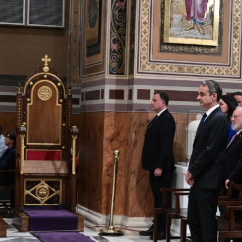 Στη Μητρόπολη ο Κυριάκος Μητσοτάκης για την ακολουθία της Μεγάλης Πέμπτης 