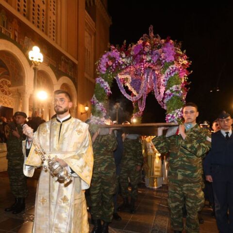 Μητρόπολη Αθηνών: Σε κλίμα κατάνυξης η περιφορά του Επιταφίου