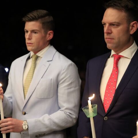 Ο πρόεδρος του ΣΥΡΙΖΑ, Στέφανος Κασσελάκης με τον σύζυγό του Τάιλερ Μάκμπεθ στην Κέρκυρα 