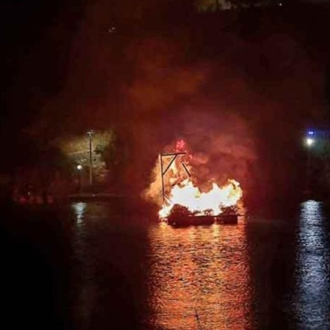 Η εντυπωσιακή Ανάσταση στη λίμνη του Αγίου Νικολάου στην Κρήτη 