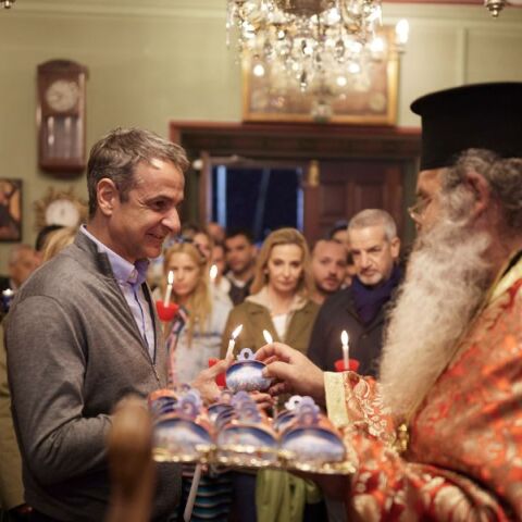 Στην Καρδιανή της Τήνου γιόρτασε την Ανάσταση ο πρωθυπουργός με τη σύζυγό του Μαρέβα Γκραμπόφσκι - Μητσοτάκη