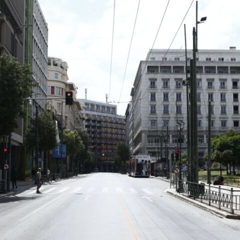 Έρημη πόλη η Αθήνα την Κυριακή του Πάσχα