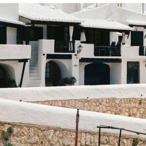 Ισπανία: Ένα χωριό θα διεξάγει τοπικό δημοψήφισμα για τους τουρίστες