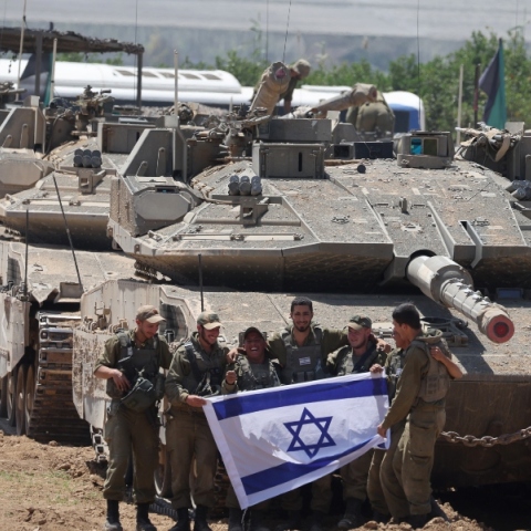 τανκς, ερημος, στρατιώτες, σημαια