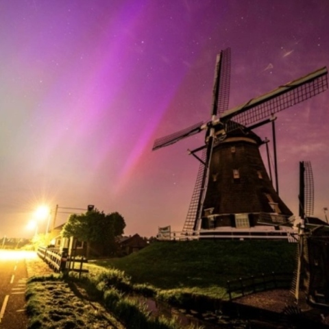 ανεμομυλος, δρομος, αυτοκινητα, μωβ ουρανος