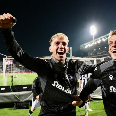 O ΠΑΟΚ κέρδισε τον «κουρασμένο» Ολυμπιακό 2-0 και βγήκε μπροστά για τον τίτλο