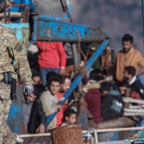 στραιτωτης, βαρκα, λιμανι, μεταναστες