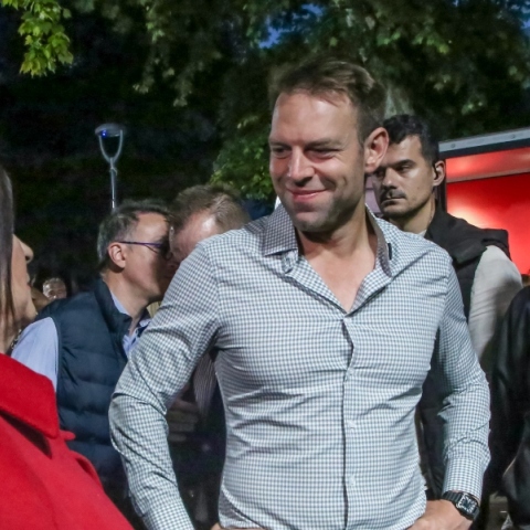 Κασσελάκης, δημοσιογραφοι, καμερες, ψηφοφοροι