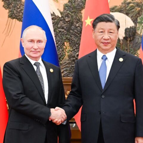 Ο Πούτιν στην Κίνα για συζητήσεις με τον «σύμμαχο» του Σι Τζίνπινγκ 