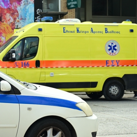 περιπολικο, ανδρας, ασθενοφορο, κτηρια