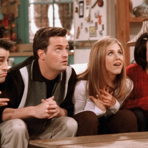 2 ανδρες, 2 γυναικες καθισμενοι