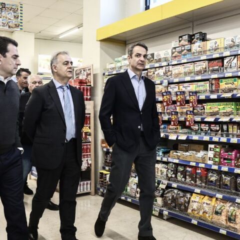 Στιγμιότυπο από παλιότερη επίσκεψη του Κυριάκου Μητσοτάκη σε σούπερ μάρκετ