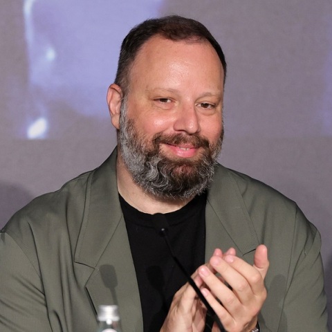 Ο Γιώργος Λάνθιμος στο 77ο Φεστιβάλ Καννών με τη νέα του ταινία «Kind of Kindness»