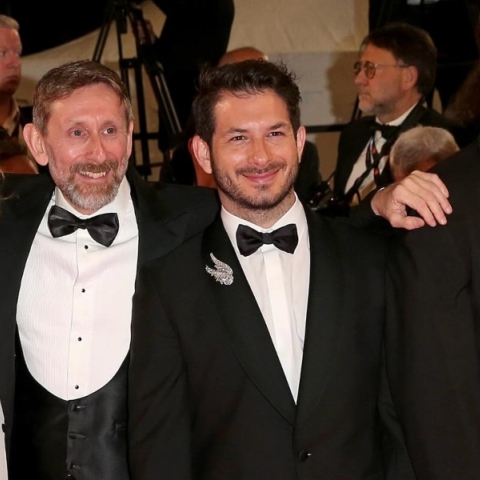 3 ανδρες, μια γυναικα, κοκκινο χαλί