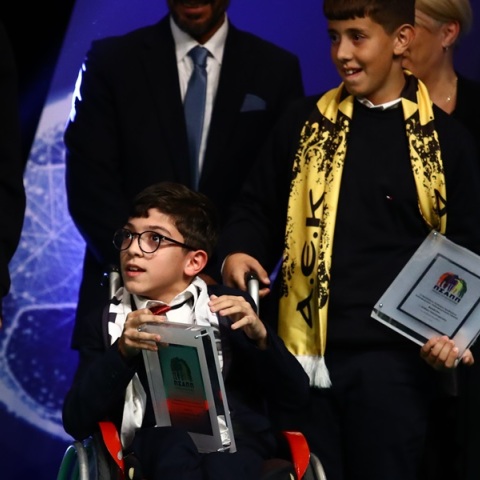 Ο μικρός Γιαννάκης κατά τη βράβευσή του από τον ΠΣΑΠΠ