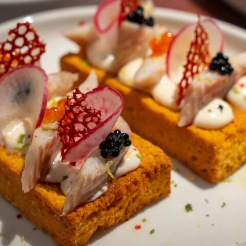 Πινακοθήκη Μωρών: Ένα τσιπουράδικο σε στιλ τάπας μπαρ