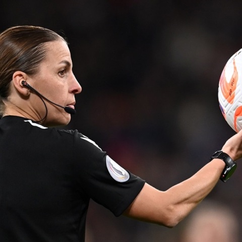 Η Στεφανί Φραπάρ έχει γράψει ιστορία στο χώρο του ποδόσφαιρου 