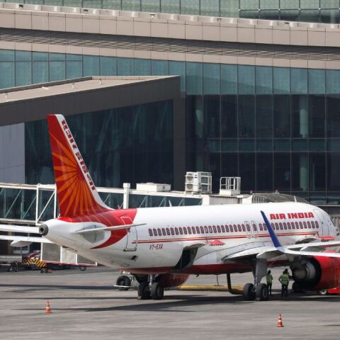 Aεροπλάνο: Αυτές είναι οι «ανώμαλες» διαδρομές στον πλανήτη