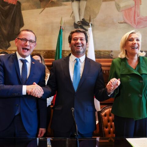 Aκροδέξια: Κρίση μετά της φιλοναζιστικές δηλώσεις του επικεφαλής του AfD