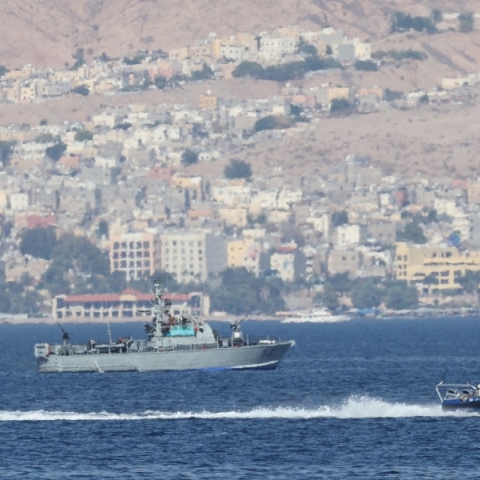 θαλασσα, πλοιο, βαρκα, βουνα, σπιτια