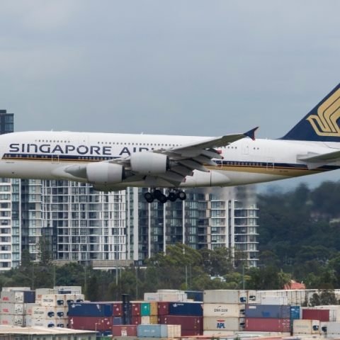 αεροπλανο προσγειωνετε