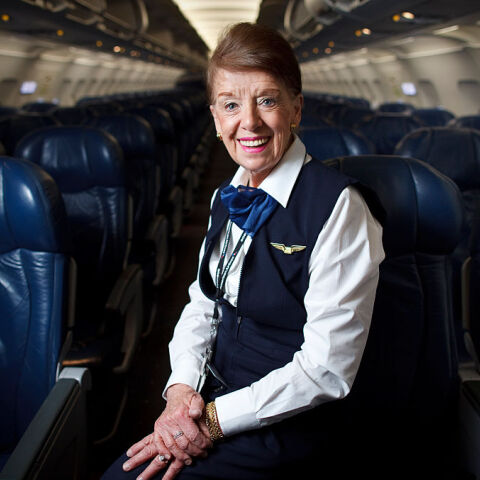 Aεροσυνοδός: Πέθανε η γυναίκα με την μεγαλύτερη θητεία στον αέρα