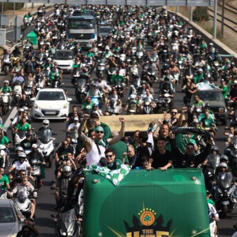 Υποδοχή ηρώων στην αποστολή του Παναθηναϊκού 