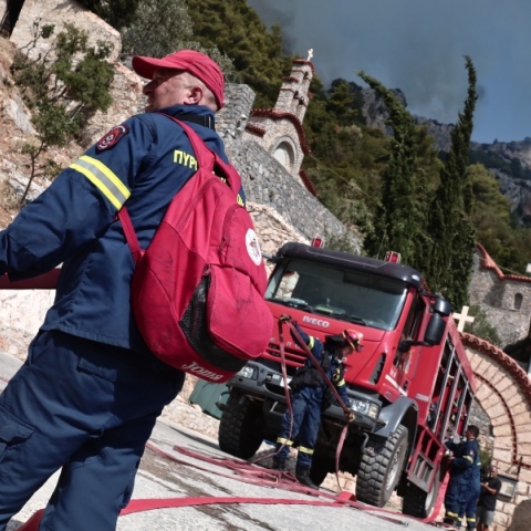 πυροσβεστης, εκκλησια, δασος, οχημα