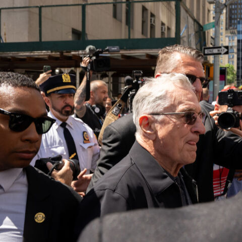 Ντε Νίρο: Κατά του Ντόναλντ Τραμπ μπροστά από δικαστήριο