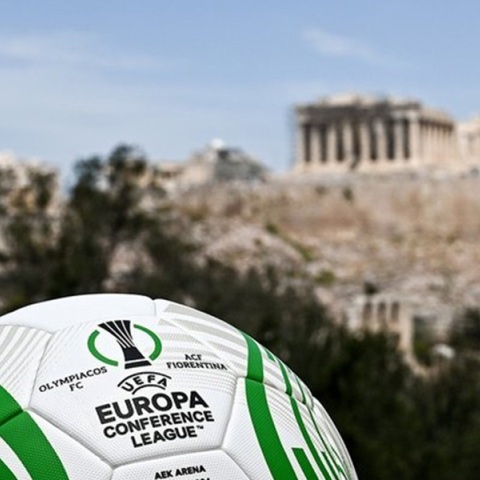 Η μπάλα του τελικού του Conference League με θέα την Ακρόπολη 