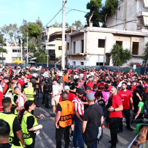 Έφτασαν οι πρώτοι φίλαθλοι στην «Opap Arena» για τον τελικό του Conference League 