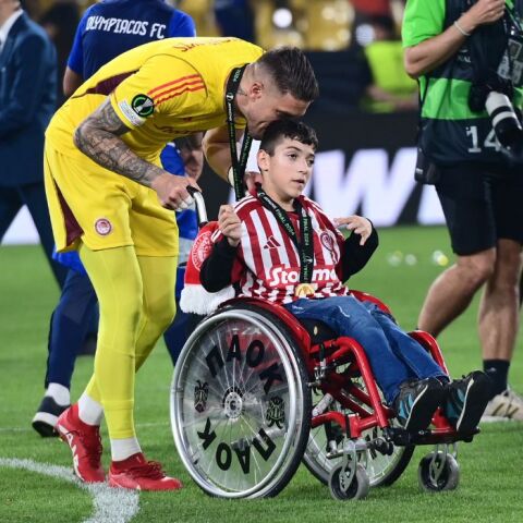 Mικρός Γιαννάκης: «Δεν έχω κάποιον να με ανεβάσει στον δεύτερο όροφο του σχολείου»