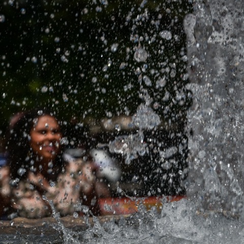 Υψηλές θερμοκρασίες και καύσωνα θα περιλαμβάνουν οι πρώτες μέρες του Ιουνίου 