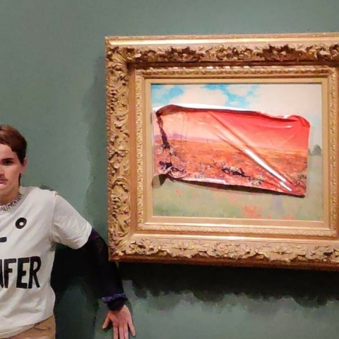 γυναικα διπλα σε πινακα