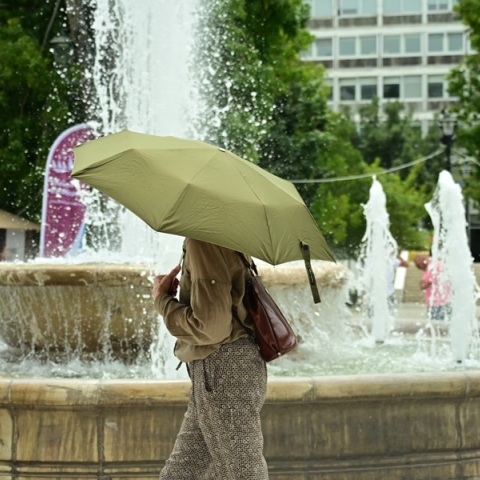 Με κύμα καύσωνα μπήκε ο Ιούνιος στη χώρα